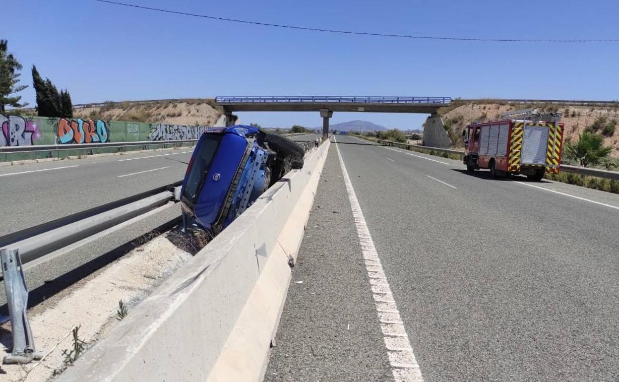 Tres J Venes Resultan Heridos Al Volcar Su Veh Culo En Totana La Verdad